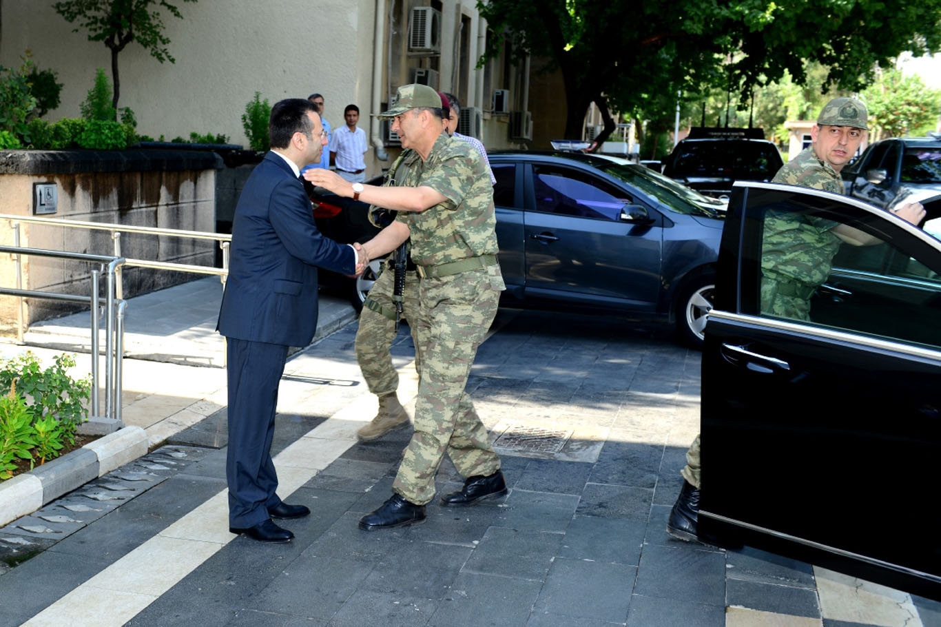 Kara Kuvvetleri Komutanı Diyarbakır’a geldi Kara Kuvvetleri Komutanı Diyarbakır’a geldi